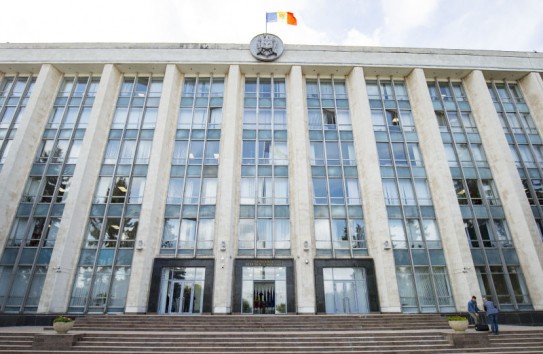 {Попытка снять ответственность с руководства Таможенной службы - политическая защита} Молдавские Ведомости