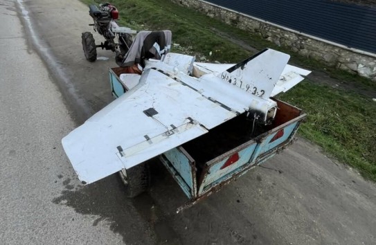 {Крестьяне из села Пепень разобрали беспилотник под хозяйственные нужды} Молдавские Ведомости