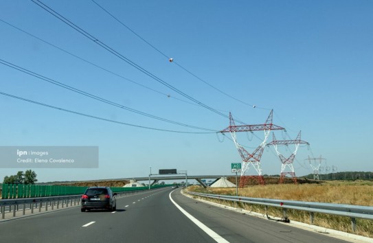 {Кишинёв импортирует электроэнергию из Румынии и экспортирует большую её часть на Украину} Молдавские Ведомости