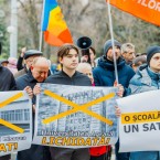 Социалисты протестуют против закрытия школ 