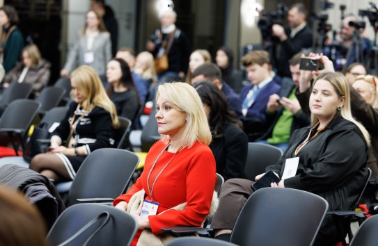 {Придворным журналистам – еще больше денег, президенту - еще больше цензуры} Молдавские Ведомости