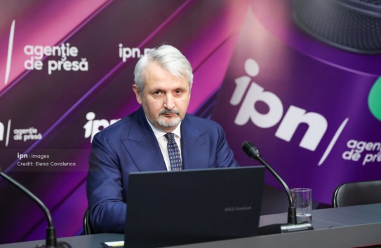 {Каждый второй молдаванин уверен, что придут иностранные доноры и все решат} Молдавские Ведомости