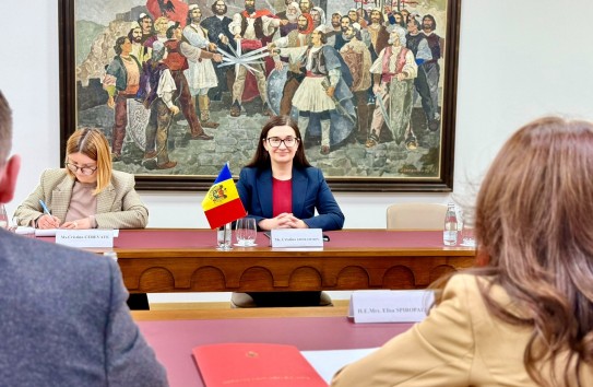 {Европе - опыт Молдовы, Молдове - опыт Албании} Молдавские Ведомости