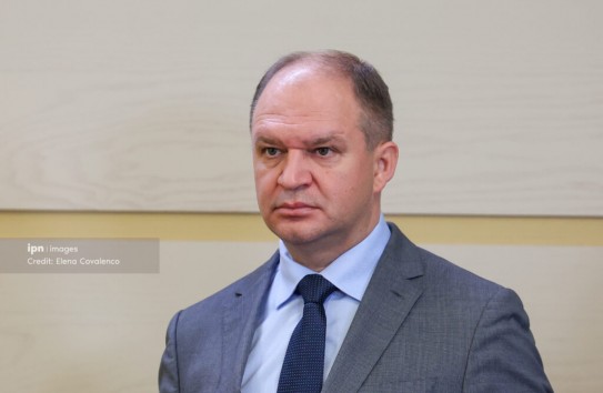 {Чебан недоволен передачей муниципалитету двух зданий для школ} Молдавские Ведомости