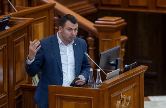 {Костюк уточнил декларацию о доходах: Ассоциация указана, а компания в Бухаресте — нет} Молдавские Ведомости