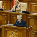 В парламенте требуют объяснить, зачем президент назначила двух эмиссаров с одинаковыми задачами