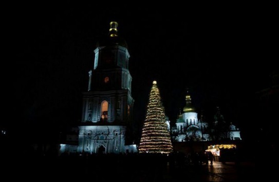 {Елка на Софийской площади посвящена древним фрескам} Молдавские Ведомости