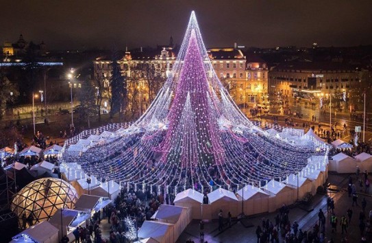 {Главная елка Европы зажглась в Вильнюсе} Молдавские Ведомости