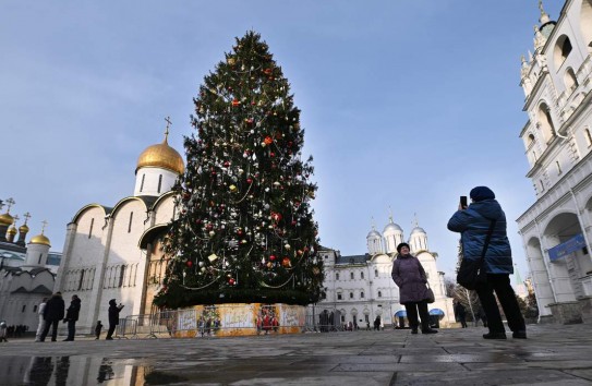 {Высота елки на Соборной площади Кремля – 26 метров} Молдавские Ведомости