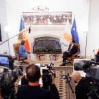 Санду с Кипра полетела в Афины