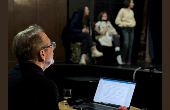 {Петру Вуткэрэу и его "Прекрасные сестры": абсолютная премьера спектакля по пьесе Мишеля Трамбле } Молдавские Ведомости