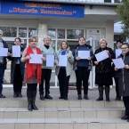 Учителя вышли на акцию протеста с белыми листами