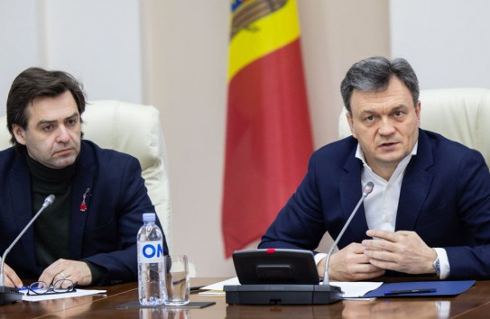 {Оппозиция оспаривает в КС законность новых должностей Речана и Попеску} Молдавские Ведомости