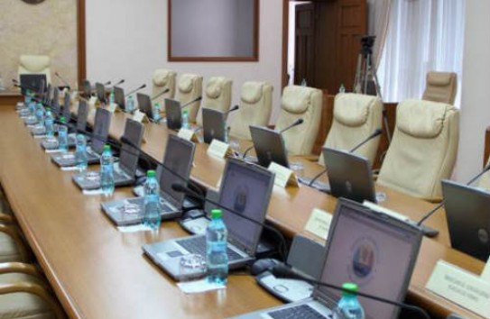 {Готовятся небывалые сокращения штатов } Молдавские Ведомости