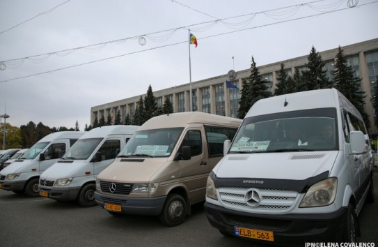 {Перевозчики требуют встречи с премьером и вновь угрожают протестами} Молдавские Ведомости
