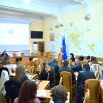 Сотни брошенных детей и беспризорников стекаются в столицу