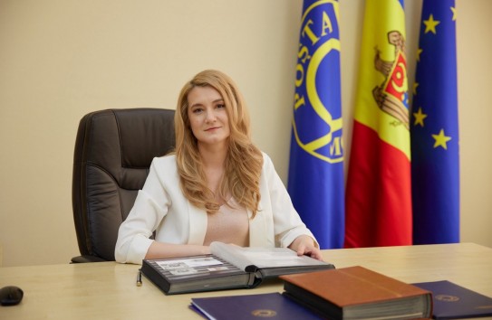 {Директор "Почты Молдовы" получила премию в 160 тысяч лей, сотрудникам дали по сто лей} Молдавские Ведомости