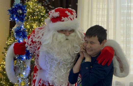 {Депутат Василий Тарлев стал Дедом Морозом для мальчика из Флорешт} Молдавские Ведомости