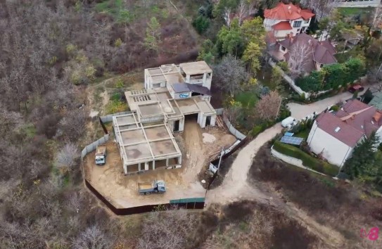 {Пока Андронаки сидит - ему строят особняк в парке Валя Морилор} Молдавские Ведомости