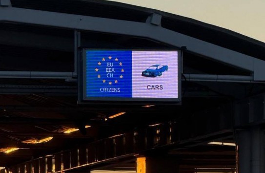 {Супруге Константинова устроили многочасовую пытку на границе} Молдавские Ведомости