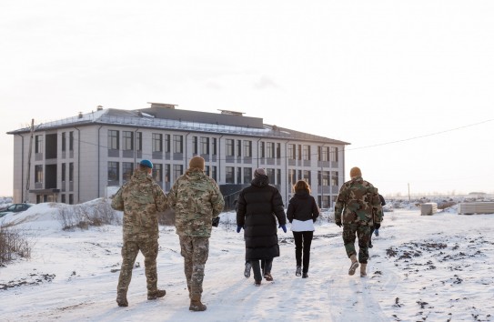 {Санду рассматривает строительство военной базы в Бачое как социальный проект  } Молдавские Ведомости