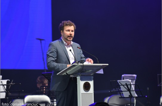 {Перчун запускает "глубокую реформу" школьных учебников} Молдавские Ведомости