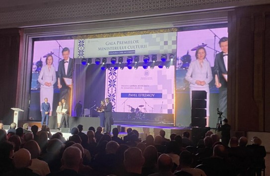 {Минкульт наградил парикмахера за продвижение литературы и переводов} Молдавские Ведомости