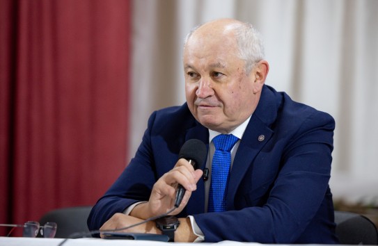 {Кику советует премьеру Мунтяну заняться молдавской, а не российской экономикой} Молдавские Ведомости