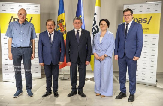 {Депутат Ботгрос теперь работает в «Лэутарий» бесплатно?} Молдавские Ведомости