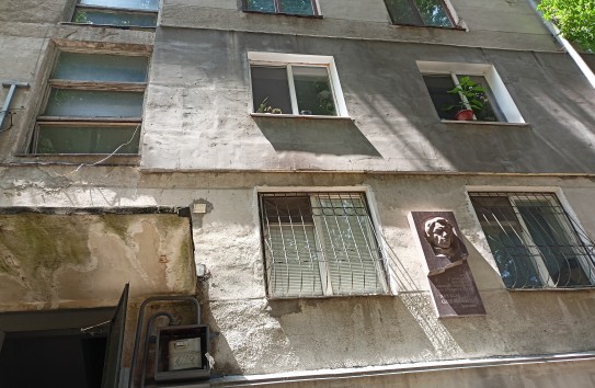 {Переоценка жилья: мэриям дали «налоговую кнопку», правительство в позе Пилата} Молдавские Ведомости