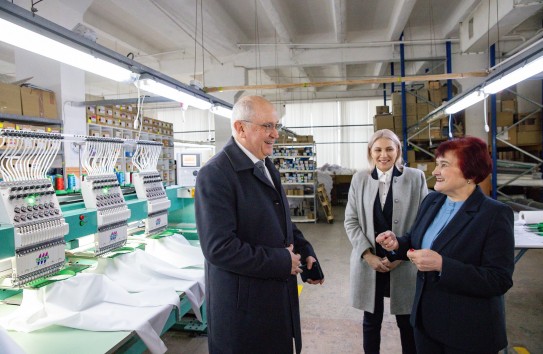 {За сто дней Мунтяну не смог наладить даже производство туалетной бумаги} Молдавские Ведомости