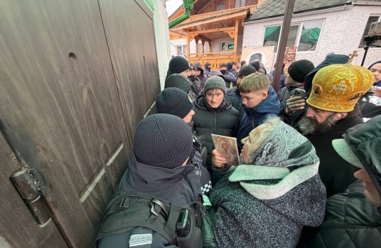 {Социалисты: В Молдове веру можно поставить на колени} Молдавские Ведомости