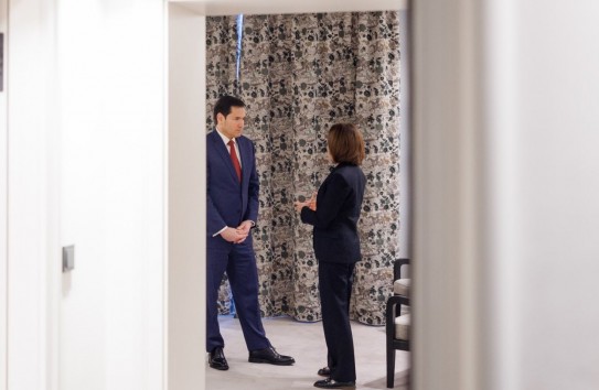 {28 секунд встречи с Марко Рубио - и игнорирование выводов американцев о вмешательстве ЕС в выборы} Молдавские Ведомости