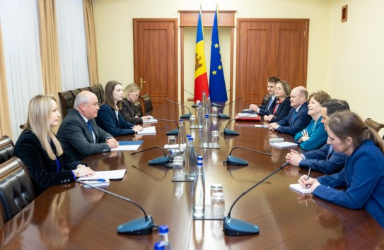 {«Американские сенаторы остановились в Кишиневе, чтобы выпить кофе по пути в Одессу»} Молдавские Ведомости