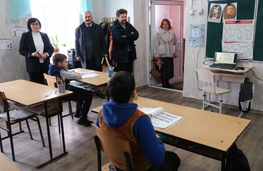 {Школы отбирают у местных администраций} Молдавские Ведомости