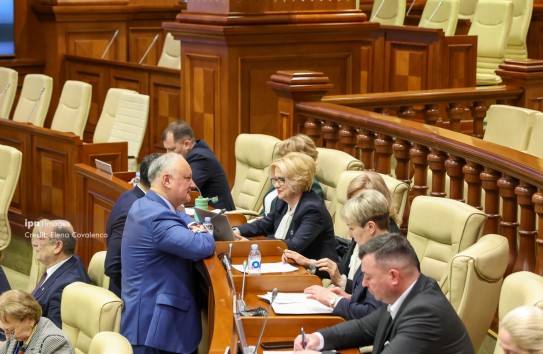 {Социалисты: Власть запланировала зачистку парламента} Молдавские Ведомости