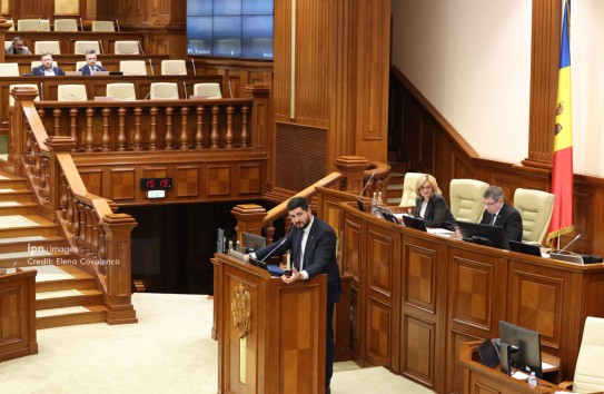 {Коммунисты – Жунгиету: как в 20 лет можно было стать экспертом по нефти и газу?} Молдавские Ведомости