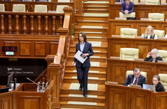 {Есть повод запретить все социальные сети - и наркотики сами исчезнут? } Молдавские Ведомости