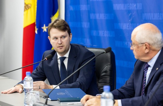 {Министр финансов намерен месяц прожить без наличных денег} Молдавские Ведомости