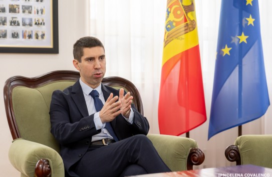 {Пока Попшой контактирует с Чадом и открывает «скамейки дружбы» – молдаване сами выбираются из горячей точки} Молдавские Ведомости