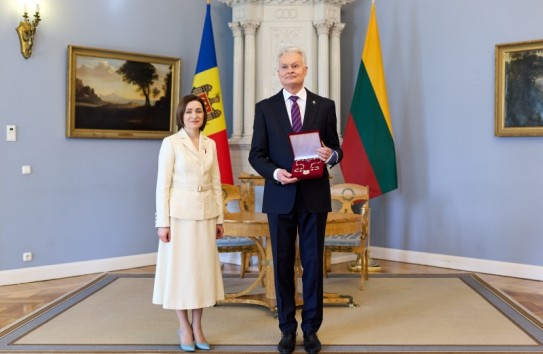 {Санду наградила президента Литвы орденом Республики} Молдавские Ведомости