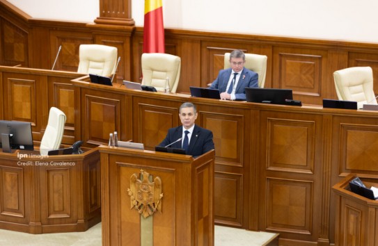 {Носатый в парламенте объяснил причины 113 смертей в армии: не хватает психологов} Молдавские Ведомости