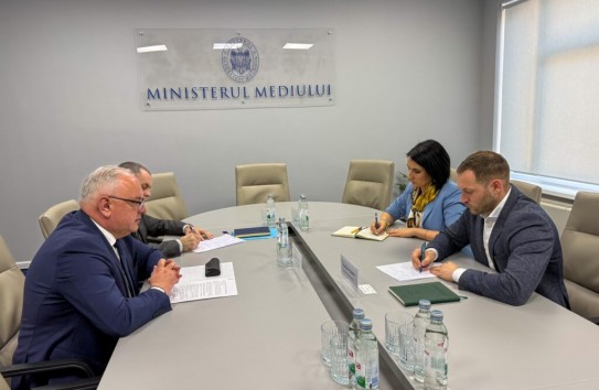 {Кишинев просит о срочной координации действий с Украиной в связи с загрязнением Днестра} Молдавские Ведомости