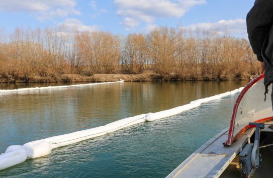 {Бельгия и Словакия направляют барьеры для ограничения загрязнения на Днестре} Молдавские Ведомости