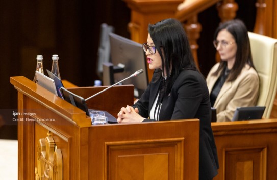 {Плугару отбилась от оппозиции: пенсии растут, компенсации выдаются, безработные получают работу} Молдавские Ведомости