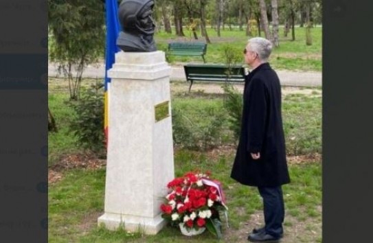 {В Бухаресте в преддверии дня космонавтики возложили цветы к бюсту Гагарина} Молдавские Ведомости
