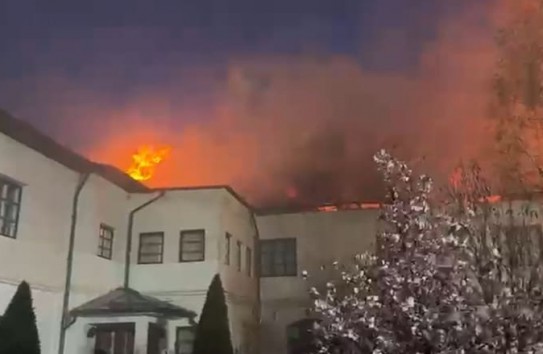 {В пасхальную ночь загорелся Бистрицкий монастырь Румынской православной церкви} Молдавские Ведомости