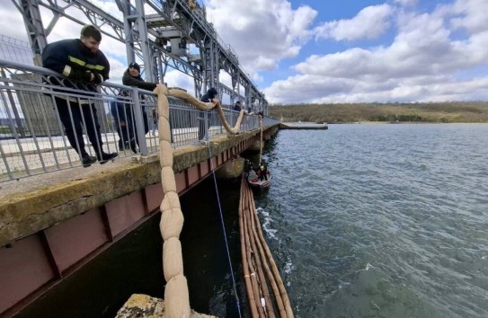 {Продолжаются работы по очистке Днестра} Молдавские Ведомости