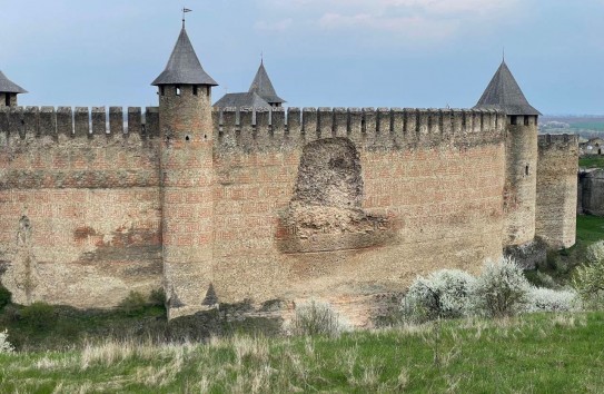 {Киев обвинил Москву в обвале стены Хотинской крепости} Молдавские Ведомости