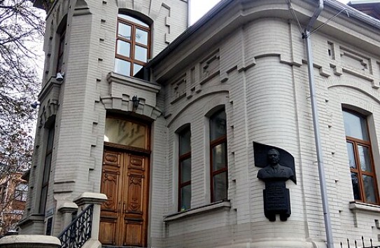 {В Днепре «декоммунизировали» мемориальную доску с барельефом Брежнева} Молдавские Ведомости